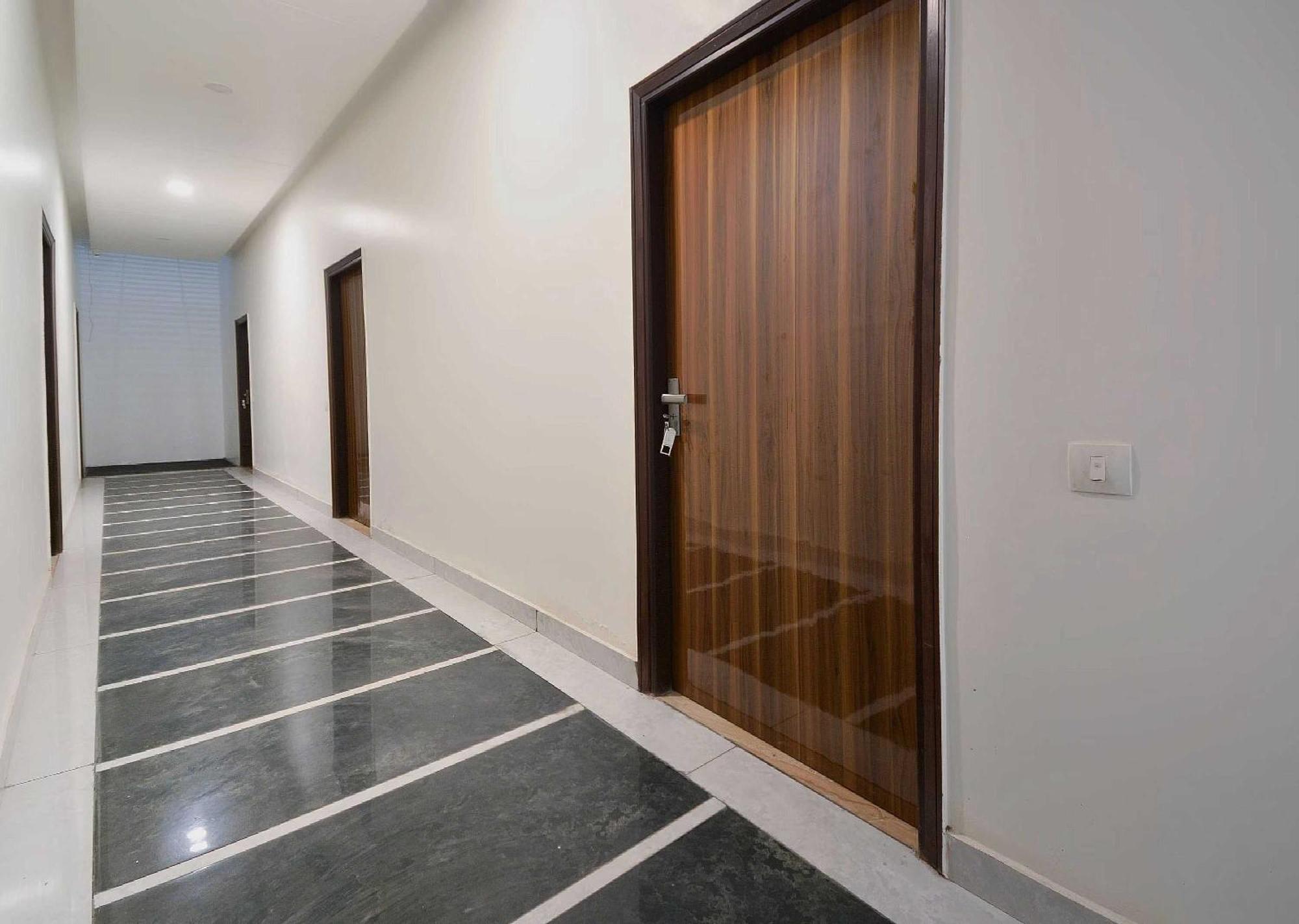 Hotel O White Solitaire Ludhiana Ngoại thất bức ảnh