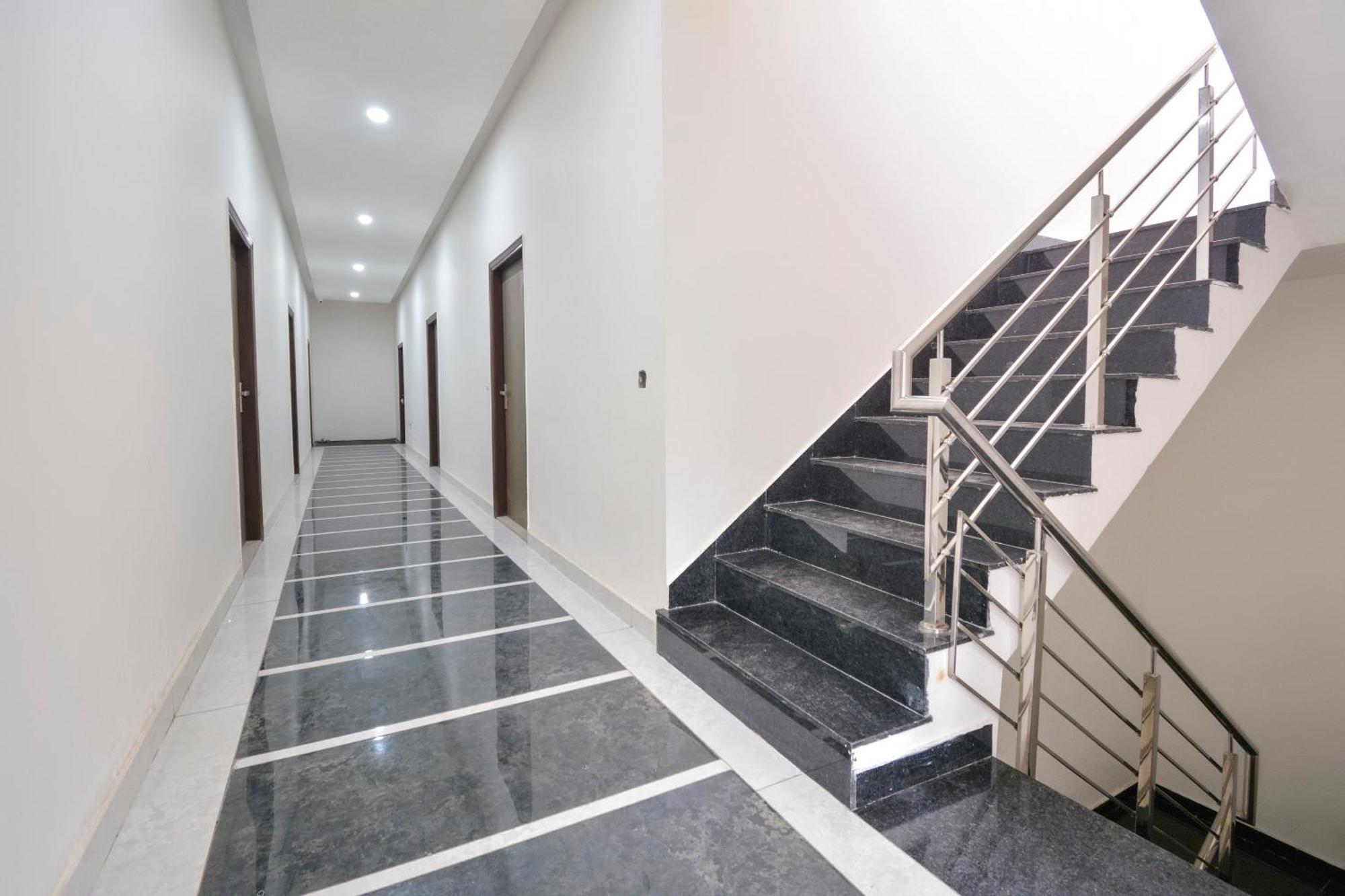 Hotel O White Solitaire Ludhiana Ngoại thất bức ảnh